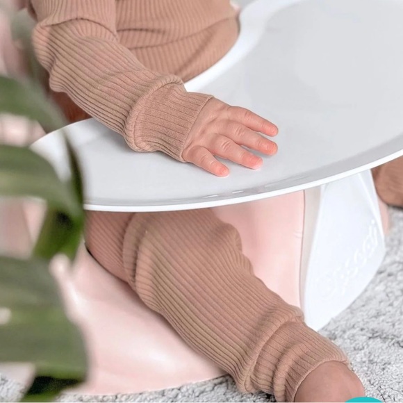 Upseat Baby Floor & Booster Seat with Tray - Picture 3 of 11